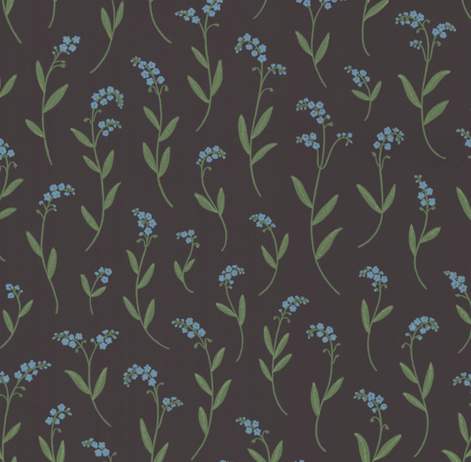 Tapetmönster Förgätmigej designad av Sandra Wall. Handmålade förgätmigej med blå blommor och gröna blad på en mörk botten, Studio Wall. Tillverkas i Ulricehamns Tapetfabrik.